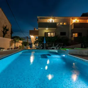 https://apartments-villa-magdalena.hotels-in-trogir.com