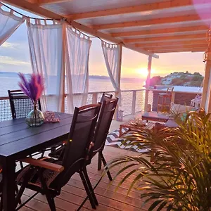 https://la-vista.hotelinzadar.com